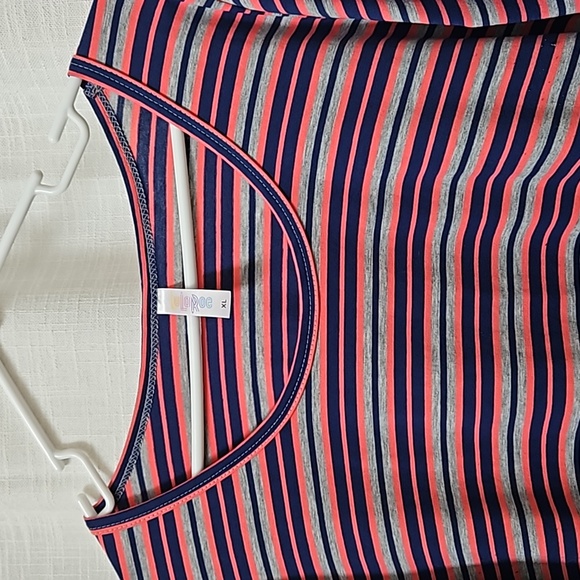 LULAROE TOP - Picture 2 of 8